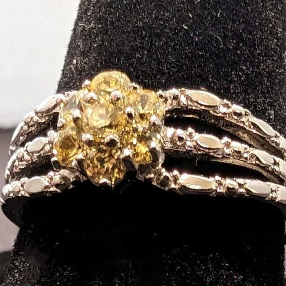 * WoW* Stunning Flower Shaped Canary Diamonds Fashion / Friendship Ring *WoW*
